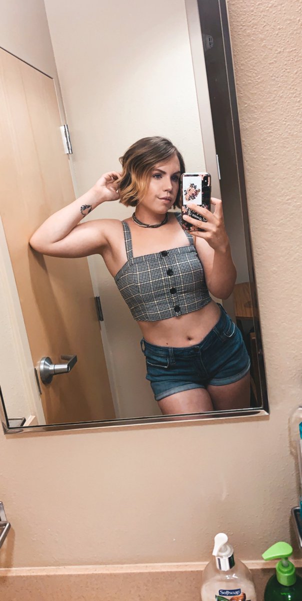 caitlin_may45's tweet photo. I can finally wear stuff like this confidently and I love it https://t.co/AouQatL8EI