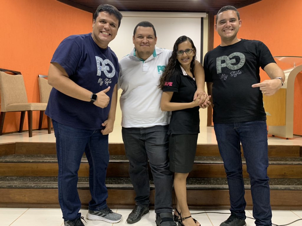 PrC_Augusto's tweet photo. #FamíliaPastoral abençoada! 

Pr. Jonatas Lessa e Ariane são missionários em Fernando de Noronha por três anos... E testemunham do avanço do Evangelho nessa Ilha. 
#UmaInspiração https://t.co/F1gL3VagtL
