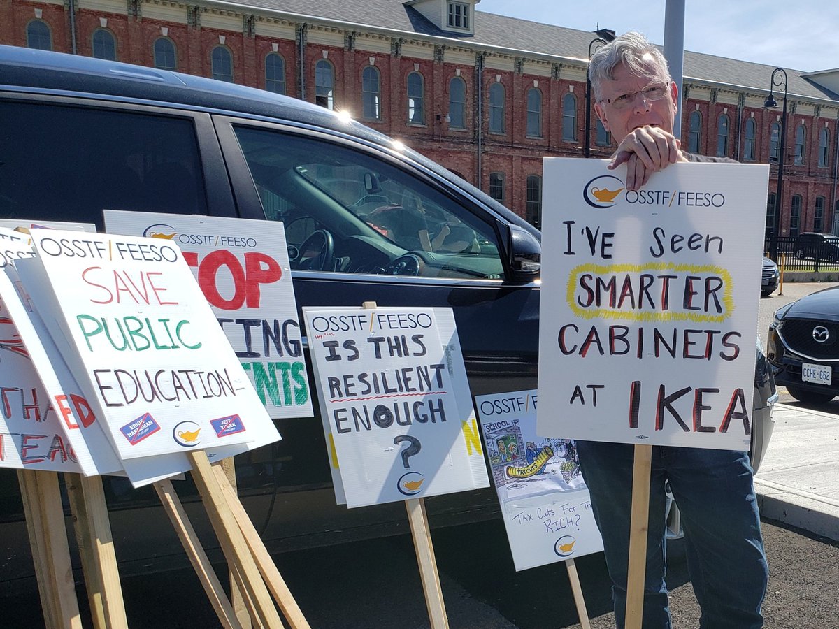 CLP_OFL's tweet photo. Labour and community activists came out in force to the @Ldn_Labour action in St. Thomas today as part of the #PowerOfMany across Ontario resisting #OneYearOfCuts. #BuildTheResistance! @OFLabour #Onlab https://t.co/iYQPk3mVb8