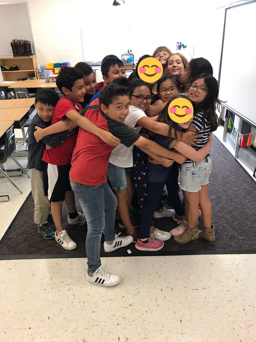 MrsWeaver_first's tweet photo. Last day of school group hug!! ❤️#classroomcommunity #LastDayOfSchool #goodbyethirdgrade #hellofourthgrade https://t.co/NQDtlqvJhv