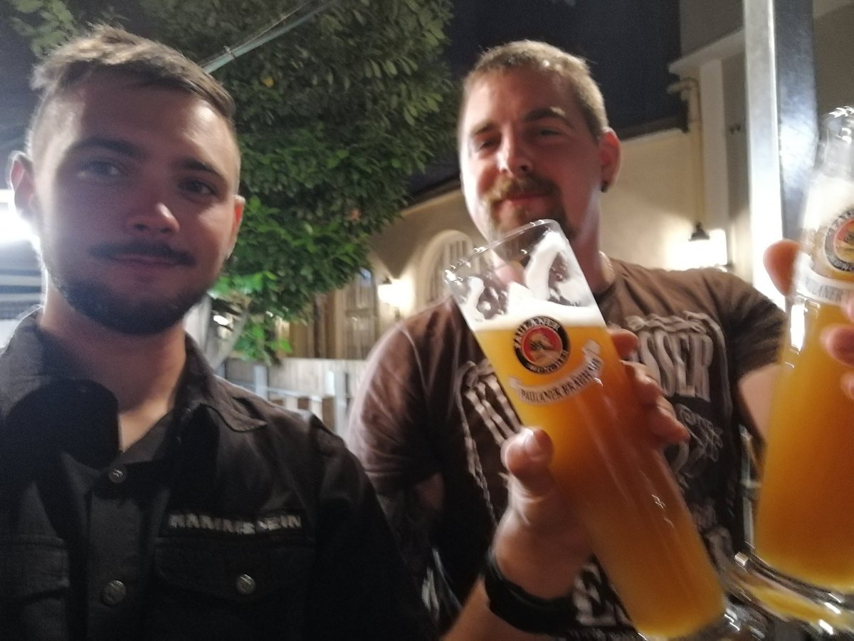 bfaller's tweet photo. Gschichtn außn Paulaner Garten. https://t.co/Yy0bIr7dR0