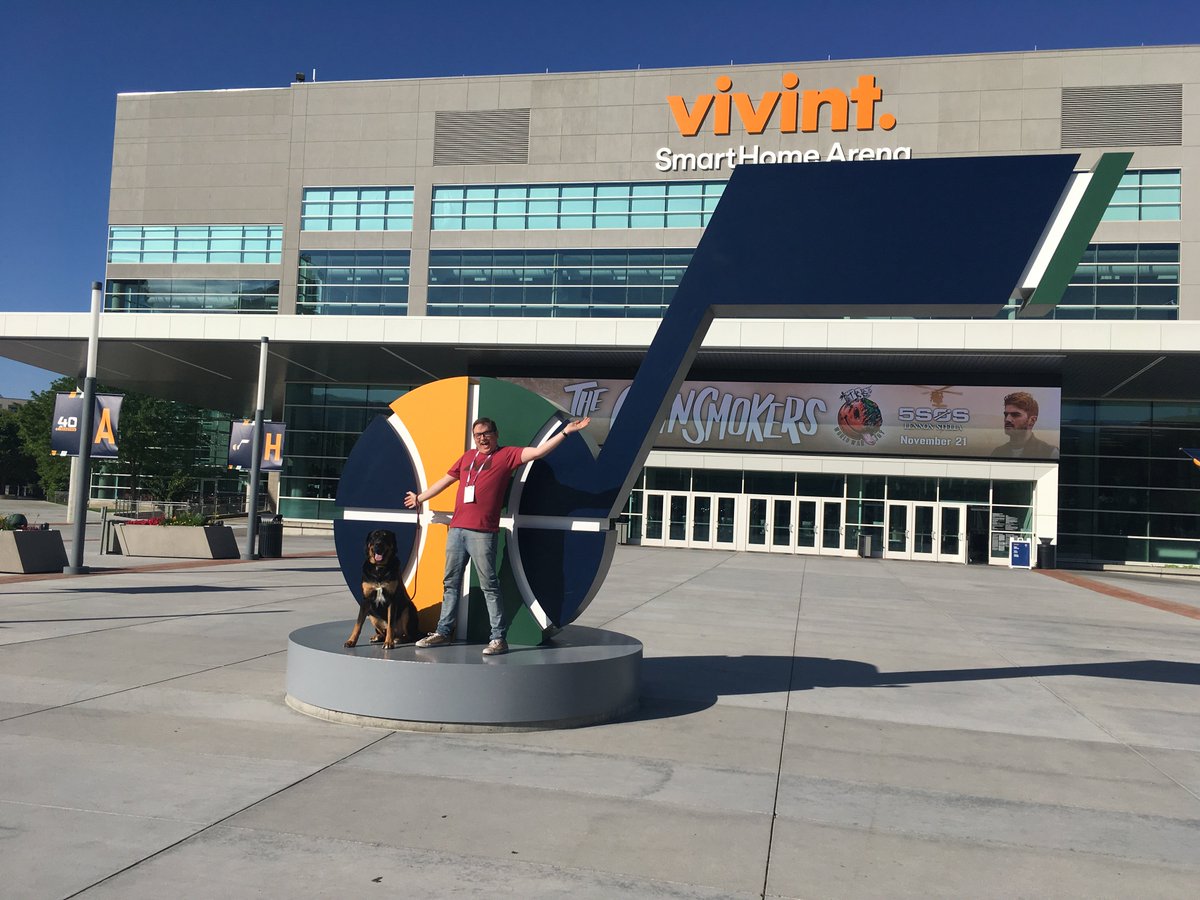 3chordme's tweet photo. Me in front of the Jazz logo statue.
#WorkfrontHunt #FrontUtah https://t.co/00oKpkQl2O