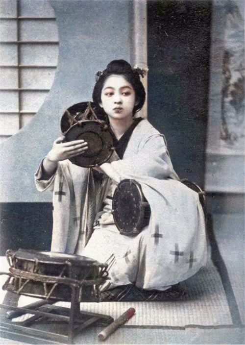明治時代(100年以上前)の芸妓さんのブロマイド写真。 明治時代なのに