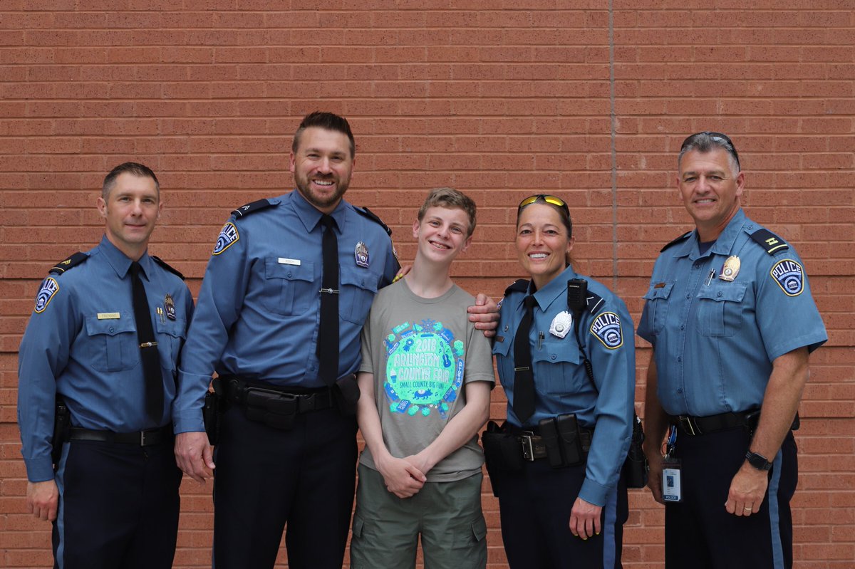 ArlingtonVaPD's tweet photo. In January, Ben, a @YorktownHS student collapsed from a sudden cardiac arrest. He received immediate CPR and defibrillation and was transported to VHC for treatment. Today we recognized the first responders, school, and hospital staff whose aid and training helped save his life. https://t.co/m2v4xU0GHk
