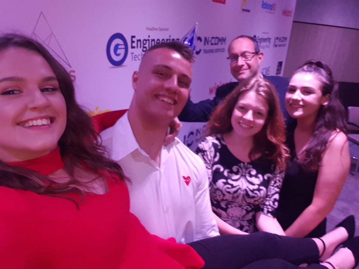 FBCMBMFG's tweet photo. Team @FBCMBMFG with our winner Jade @Incomm_training #InCommA2019 #selfiewinner https://t.co/FdG8lHOS49