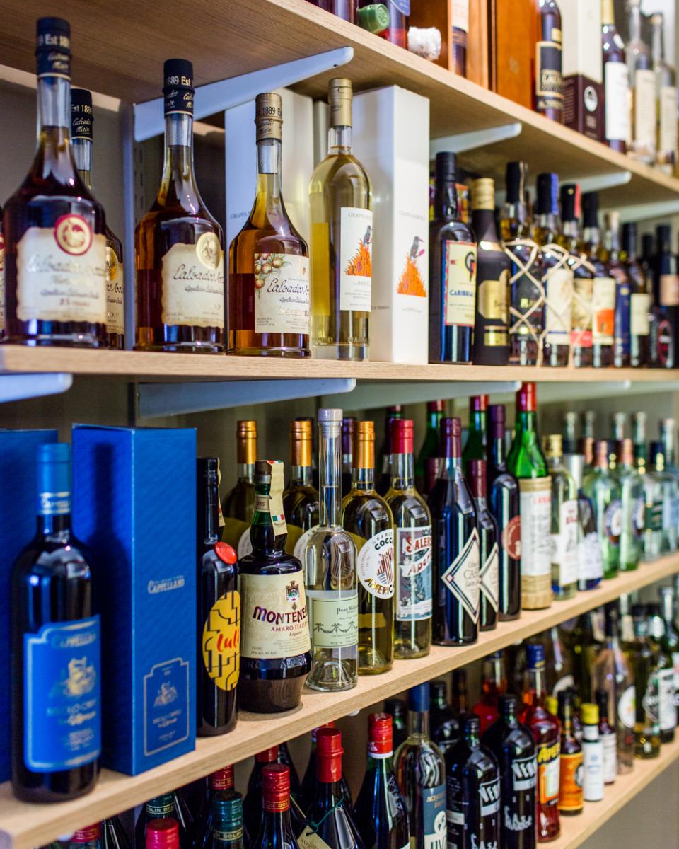VINTAGESvino's tweet photo. It's not good to keep things bottled up -- come on by to see our selection! https://t.co/6LSY9z7a0v