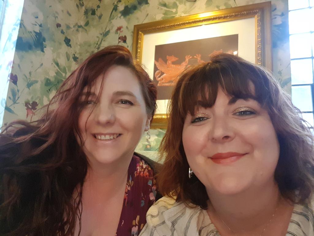 19toptigger77's tweet photo. Out out with my bff Zoe 🍹🍸 https://t.co/93GhyDOswC