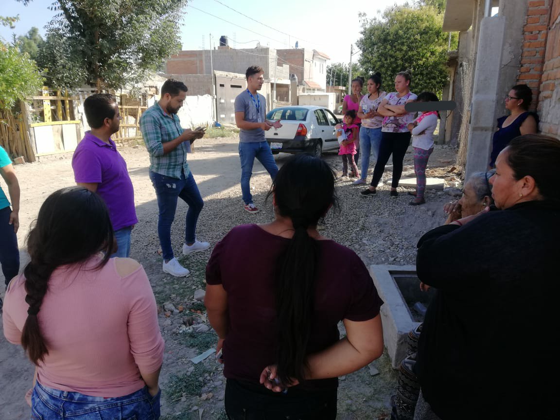 DMSPDGO's tweet photo. #VinculaciónSocial #ProxPol en reunión con vecinos de la colonia Promotores Sociales atienden problemáticas vecinales de seguridad y lleva los programas que en la #DMSPDGO operan para brindar seguridad a la ciudadanía. #CiudadanoSeguro #CEMMIP #SeguridadResponsabilidadCompartida https://t.co/bLviJwjE8G