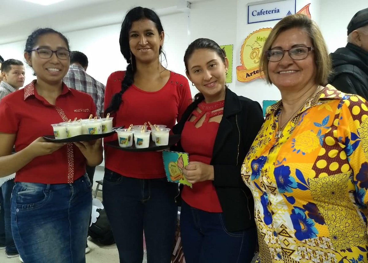 EsapSantander's tweet photo. #Informativo Estudiantes de la materia Economía de lo Público llevaron a cabo la primera exposición de #emprendimiento con el objetivo de dar a conocer productos que tienen viabilidad comercial y pueden ser generadores de empleo en las regiones y localidades. https://t.co/ChGvq3LYue