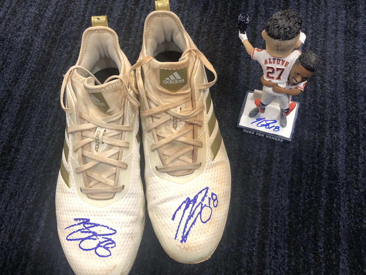 libro de bolsillo fumar simplemente Tony Kemp on Twitter: "RT this tweet for a chance to win 2018 signed cleats  and a signed “Hugs For Homers” bobble head. Winner will be chosen in 24  hours. Good luck!