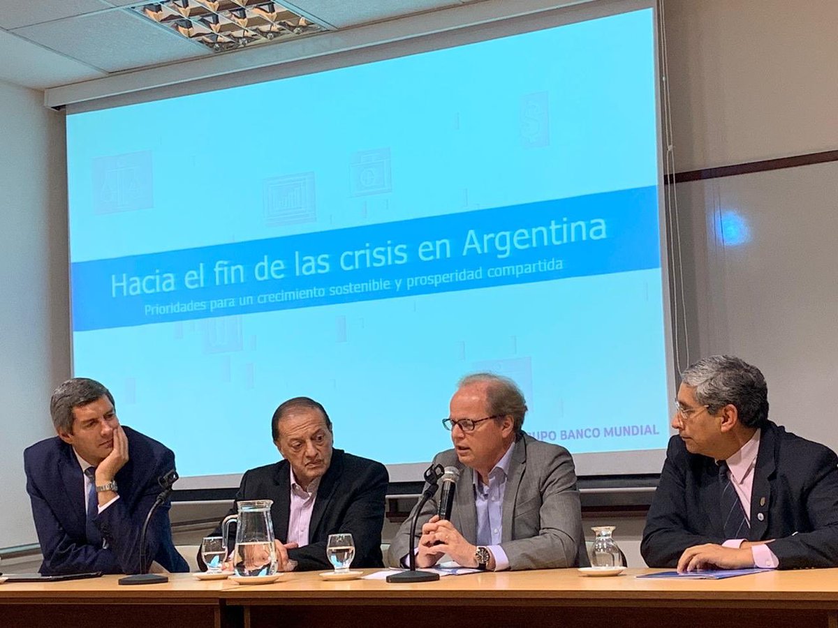 Axel_vanT's tweet photo. Gran intercambio de ideas junto con @FYarade, @pazjor1, estudiantes y profesores de la Universidad Nacional de Salta. Compartimos nuestro informe sobre #Argentina https://t.co/iY8Z4M2JRc y debatimos sobre ideas que nos permitan #PonerFinALaPobreza https://t.co/pqOxKuRlaH