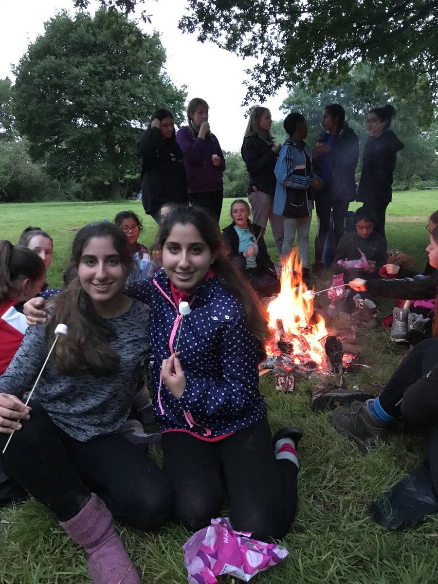 bromleyCompSci's tweet photo. Two great contenders! The Najafi ladies enjoying a marshmallow and  the craic on their Bronze @dofe! ⁦@bromleyhs⁩ https://t.co/8IPt0MzHKR