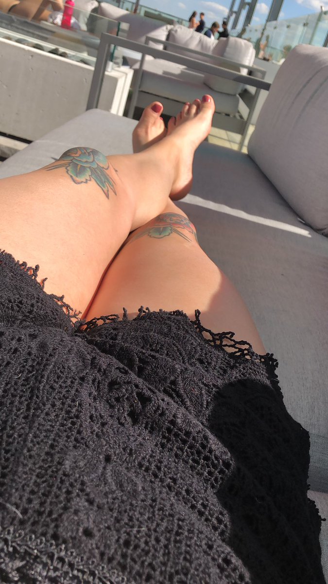 misfitmavis's tweet photo. I love laying in the sun https://t.co/MzbgwX8wpQ