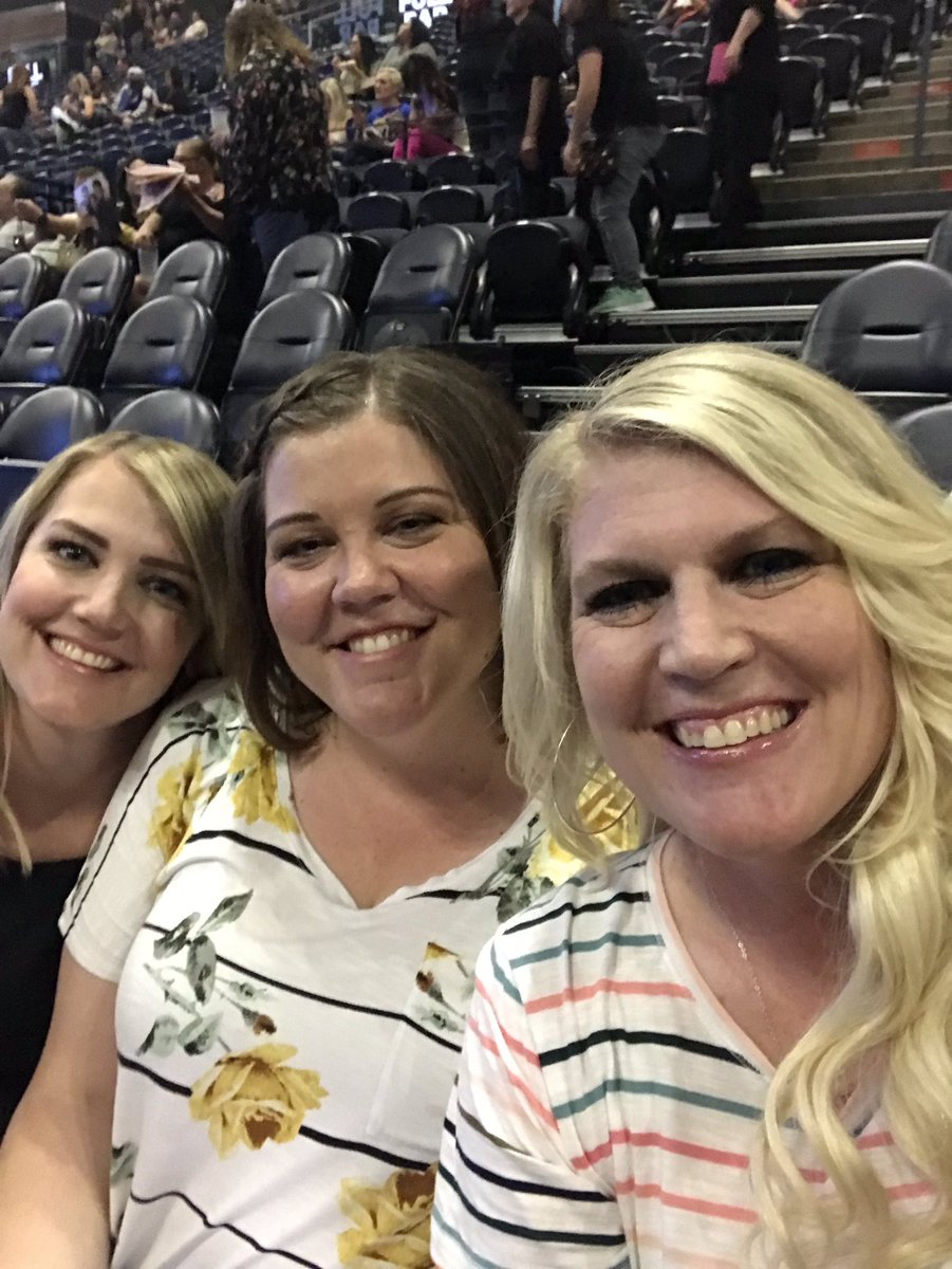 jacmelanie's tweet photo. Who can say they have been going to see their faves for 30 years?! From our 1st @NKOTB concert to the #mixtapetourSLC we still ❤️ the boys in the band!!! Thx sisters!! https://t.co/PssvUrSwWi