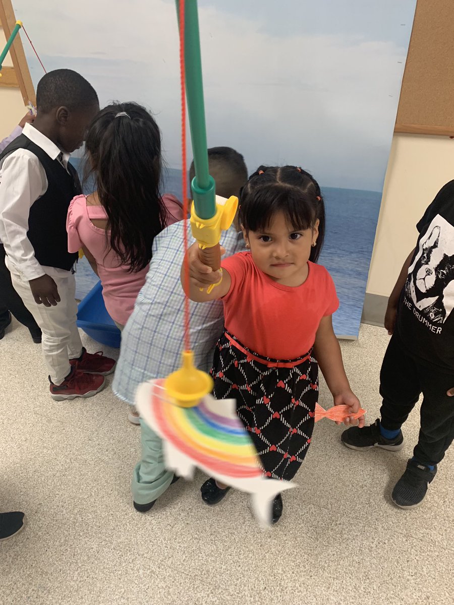DonnaFicarra1's tweet photo. Ring toss , face painting, fishing, pin your name on the shark ... oh my ! #STEAAMteam  #Preschool #afterschoolprogram @Asbury_ParkSD @MKristen105 @jlyninbb @kateileenthomas @APSuperGray @nydiafontaineAP @Jackson__Lauren @svelaz79 @TLAA_AsburyPark @PerryPJM @Prncpl_ERuiz https://t.co/0KKFPc8SaD