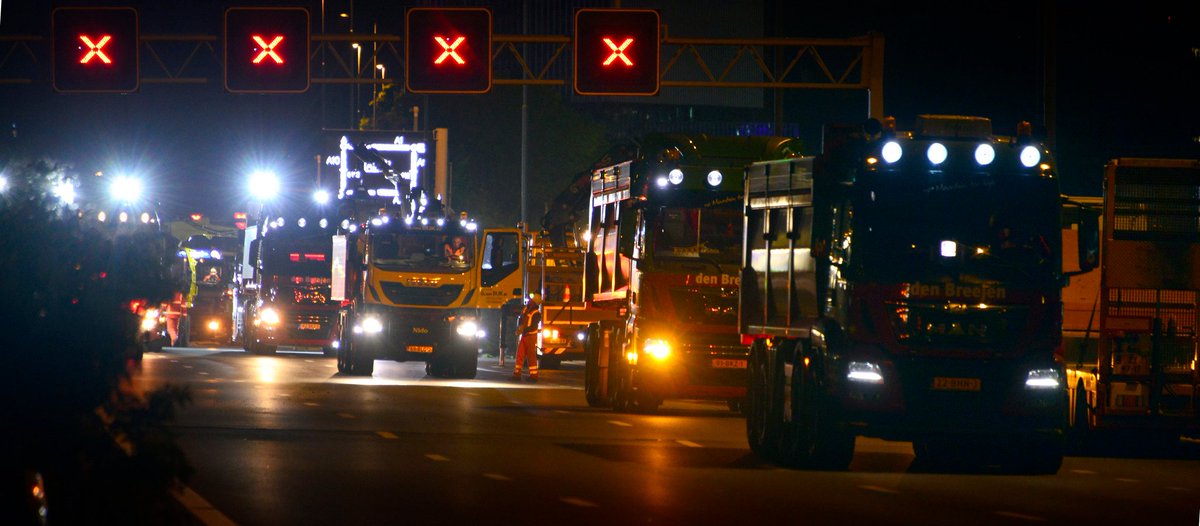 💪 We zijn weer begonnen! Vanaf nu tot maandag rijden er geen treinen naar station #Amsterdam Zuid en #RAI. We werken aan een extra stationspassage. Let op, de A4 en A10 Zuid zijn dicht (vanaf Badhoevedorp) tot dinsdagochtend 5 uur. 🚧