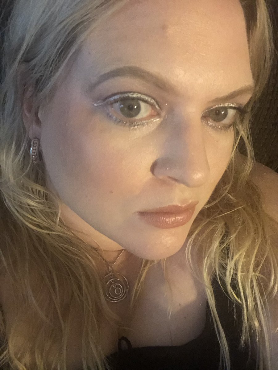 jenperkins1015's tweet photo. My thank God itโs Friday Face! Oh wait! i hve 5 days to finish my #Keylith #cosplay. Yikes! https://t.co/zobkTOV7b3
