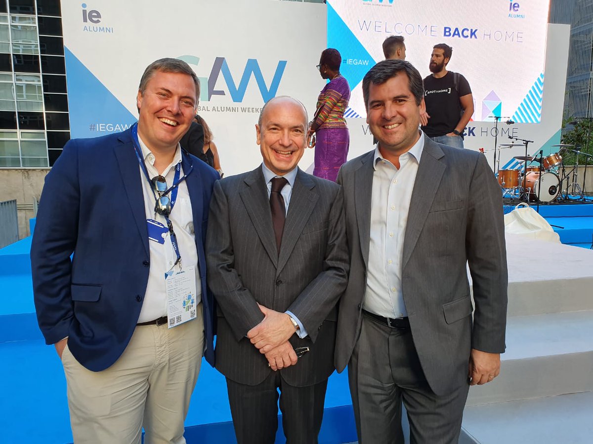 GeoffroyGerard's tweet photo. Visitas imprevistas que siempre son un placer! @pcovarrubias en #IEGAW con @SantiagoIniguez ! Buen viaje de vuelta! https://t.co/2Tk1ZtOTtl