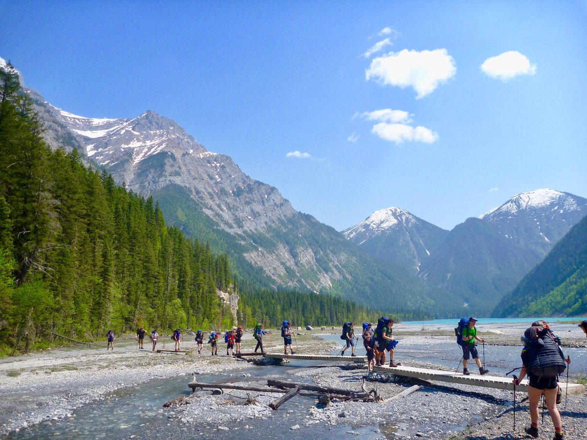 InchEdu's tweet photo. @TempletonVSB39 YOE wraps up a fantastic year of outdoor education on the #BergLakeTrail in Mount Robson Prov.Park. Awesome students, impressive scenery and incredible learning opportunities! Thanks @TempletonSS_PAC and all staff for your support. #templetonyoe #outdooreducation https://t.co/00FEyGdEYC