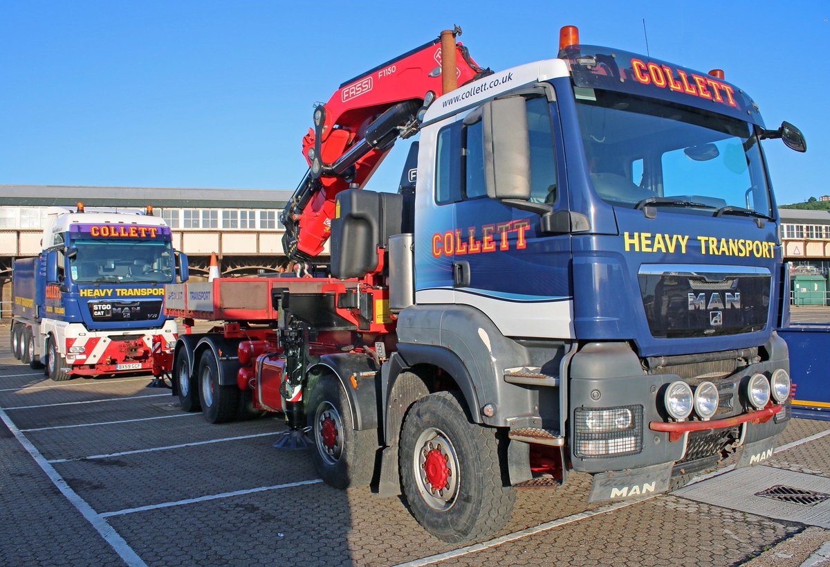 the_RollingAxle's tweet photo. Collett In #Dover
Collecting two 330 tonne Siemens Transformers. 
#Collett #Siemens #Transformers #Sellindge #ManTrucks #CraneVehicle  #fassiCrane #Lifting #TransformerNews https://t.co/viNcGoPB3e