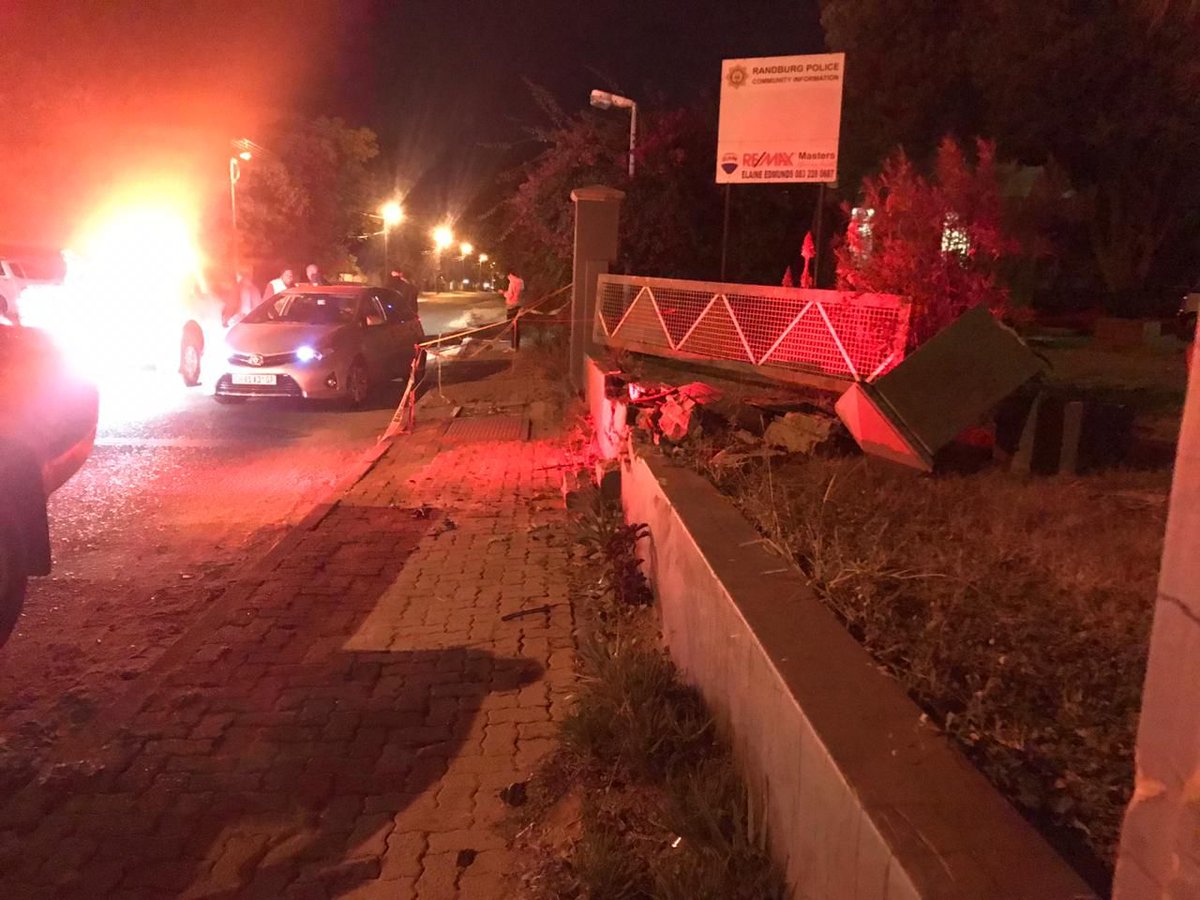 EMER_G_MED's tweet photo. 《Douglasdale》 M03, TM3, A01 responded to reports of a three vehicle collsion  on Douglas Road C/O Crawford Drive. On arrival we treated and transported two patients to a nearby facility. .@GTP_Traffstats⠀@_ArriveAlive @EWNTraffic #whensecondscount  #M03  #A01 #TM03 https://t.co/WWF0uPOUwr
