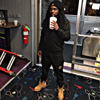 dee_of_SMF's tweet photo. #NewProfilePic https://t.co/RmgdYFB2oy
