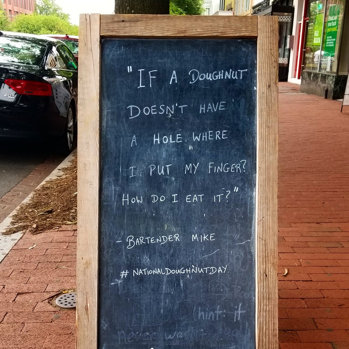 BarrelDC's tweet image. Put it in your mouth, @mEdMoore.
#BarrelSign
#WeDontHaveDoughnuts