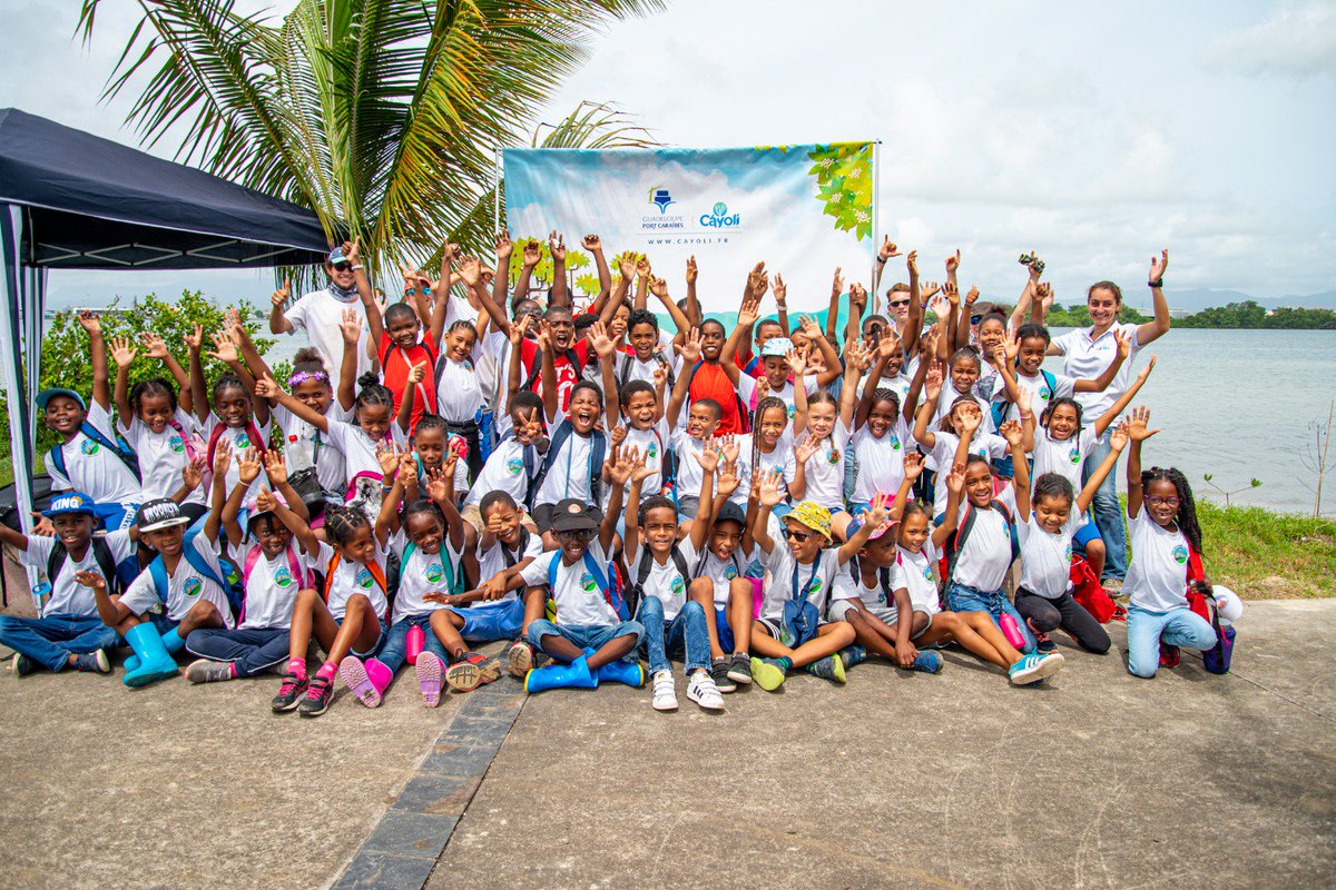 PortGuadeloupe's tweet photo. 🌱 🌎 Notre programme pédagogique Cáyoli Junior se poursuit avec la transplantation de jeunes palétuviers rouges par des écoliers à Bergevin les 6 et 7 juin ✅ : https://t.co/jCskHbOgMa 
#Cayoli #Nature #Guadeloupe #Mangrove #Education https://t.co/OJr2b6Do3M