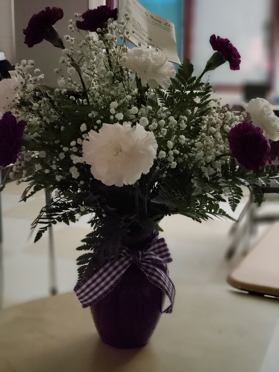 4thgradeisgr8's tweet photo. My parents sent me Middie Pride flowers for my last day of teaching! It's been a great 1st year and cant wait for year 2! #MiddieRising #ThisIsWe https://t.co/ylkJL5pLyo