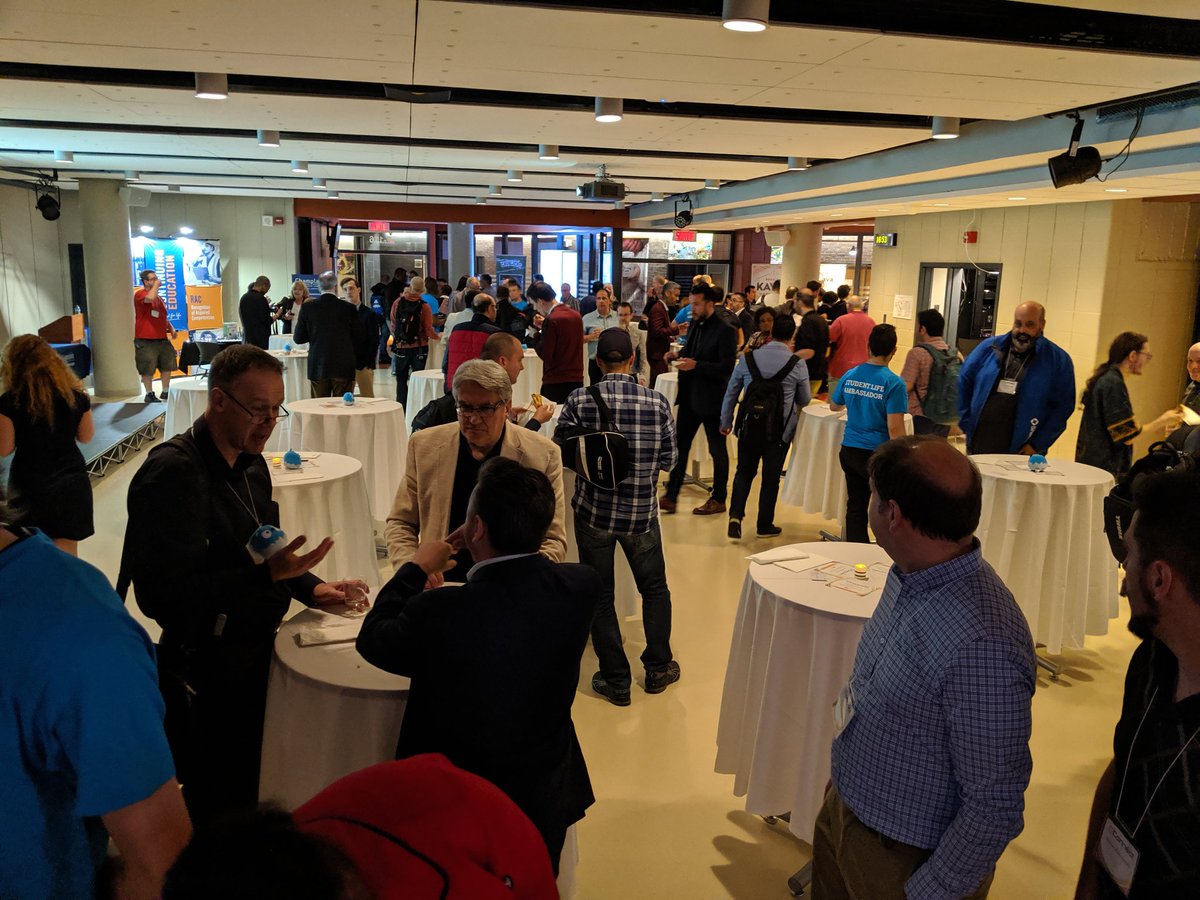 The networking cocktail in full motion. #ITConnect19