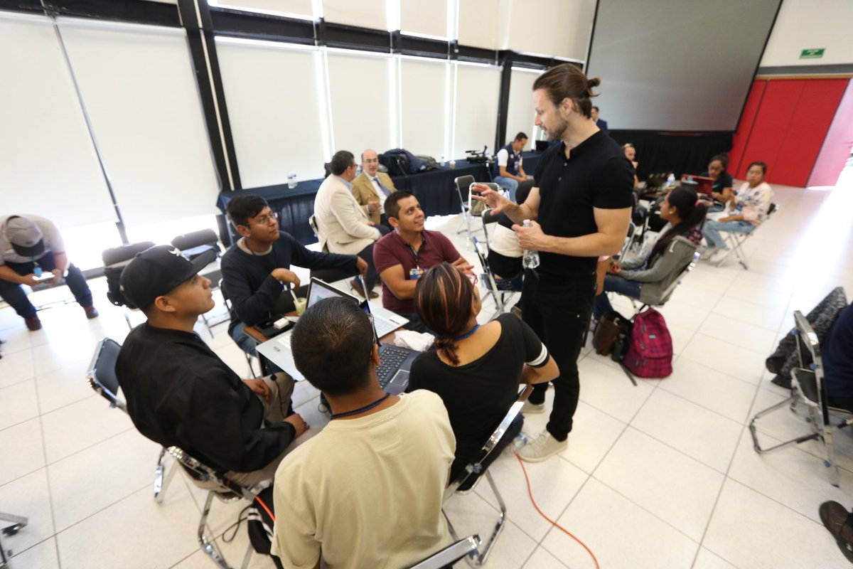 SABES_GTO's tweet photo. Agradecemos el apoyo en las mentorías a @LazyAnt_ en el Hackathon Campus SABES 2019 #PasiónPorTriunfar #SomosSABES #SomosUniversidadSABES https://t.co/w8spAKFQxs