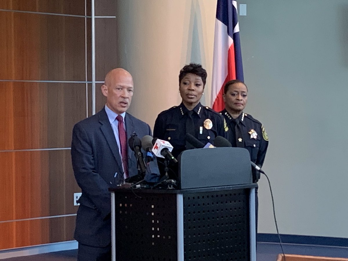 Dallas_DA's tweet photo. District Attorney John Creuzot joins local, state and federal law enforcement in a joint press conference to announce a coordinated effort to address violent crime and enforcement plans between #DPD #DPS #DALCOSheriff #USAtty #DallasDA https://t.co/TyfBWioCas