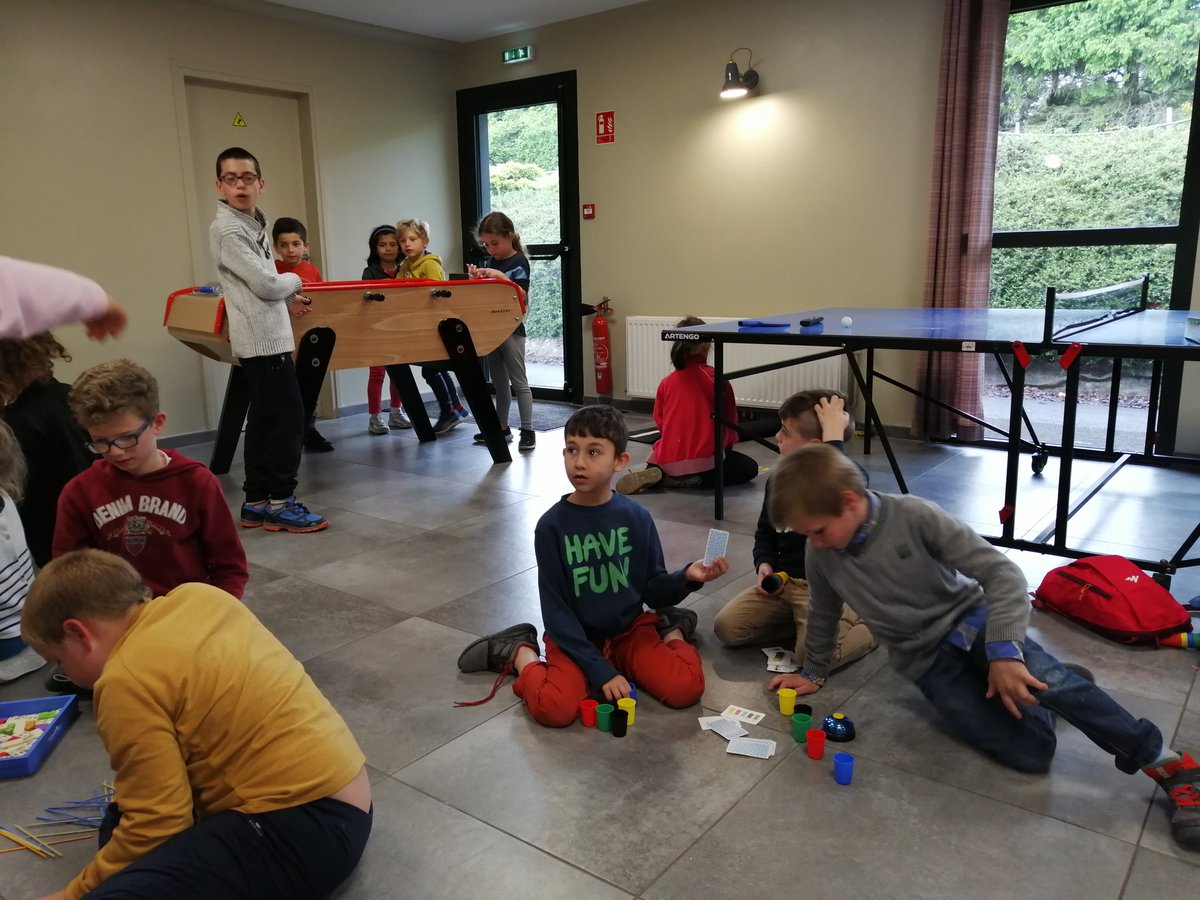 DebordeLaure's tweet photo. Jour 3 : Voyage scolaire CP et ULIS École Louis Liandon Cusset 
Course d'orientation électronique avec une vue magnifique vue sur le Puy de Dôme.
Merci à la mairie de Cusset sans qui tout ceci n'aurait pas été possible.
De beaux moments passés avec nos élèves. https://t.co/0baSruT5zw