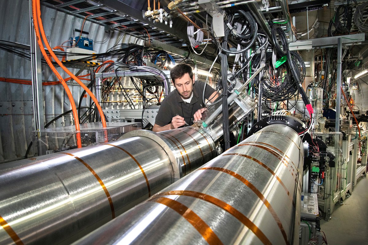 MDCPrecision's tweet photo. Electron Bunches Keep Ions Cool at RHIC https://t.co/zkgoOXPlvy #BNL #BrookhavenLab #RHIC #NuclearPhysics #ElectronCooling #ParticleCollider #VacuumScience #mdcvacuum #LEReC #Photocathode #Electrongun #beamline #vacuumchamber #Physicsnews #particlephysics #Vacuumtech #HighVacuum https://t.co/qz0vi5IR2Z