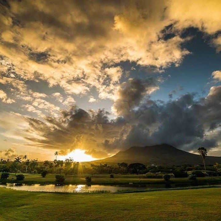 You too can experience this majestic sunrise over Four Seasons Nevis Golf Course when you come to the Nevis Triathlon / Duathlon / Try A Tri 😃😉⠀
Saturday November 9th 2019⠀
📷 @fsnevis⠀
#fourseasonsnevis #caribbeansunrise #caribbeangolf #tritravel #fsnevis #duathlon