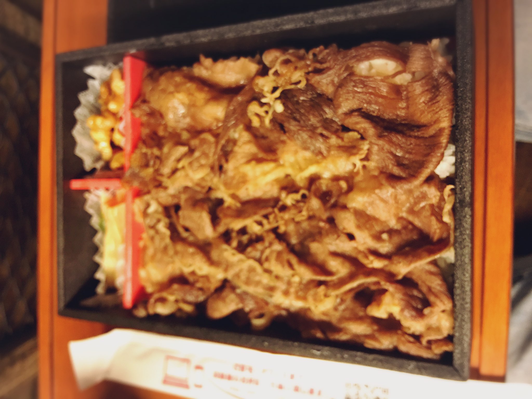 柳元りょう おはようございます 昨夜は山口県大谷山荘でした 木々に囲まれ癒しの空間 本日はのちほど神戸フラワーパークです これから朝一の温泉つかってきまーす 写真は新神戸駅で 実演販売してる牛めし その場で作ってくれるので ご飯も