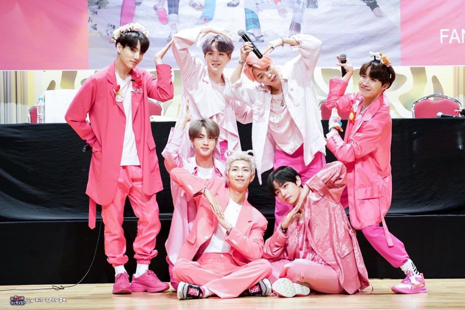 ARMY__OMI's tweet photo. Hey Army!! Let’s get #BoyWithLuv by @BTS_twt ft. @halsey trending on @U93 so that @BigPermRadio plays it tonight on #trending7at7! #u93trending7 -🦖 @BTSxIndiana https://t.co/MU7nmd18PH