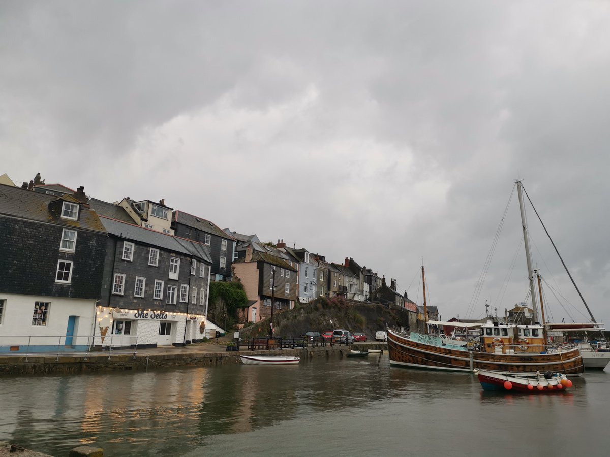 WillYouBeMyGP's tweet photo. It's grey, chilly and a little damp... but it's still beautiful.  If you've got to be chilly and damp, there's nowhere better to do it! #willyoubemygp #itsjustalittleweather #mizzle #cornishlife https://t.co/PzgqKtMCMX