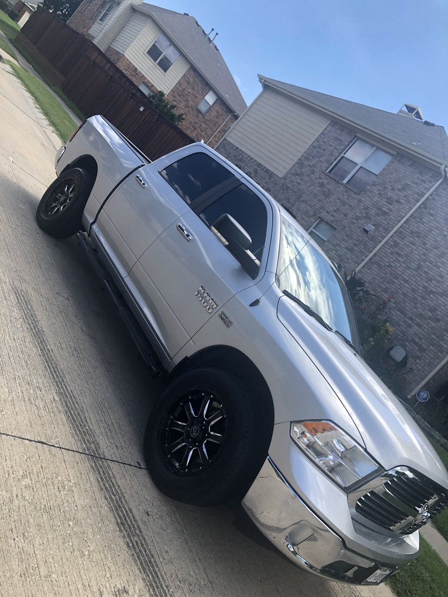 flogrownpt's tweet photo. Before and after ;) new tint ,side steps, suspension, leveling kit, new exhaust, and new rims just needs tires 🥰 https://t.co/Pn3L0DVi8y