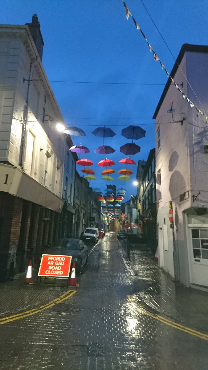 johnny_lam's tweet photo. @SANDOMENICO_RC ready and waiting in Caernarfon for the 2019 @wcrelay! Good luck to everyone running this weekend! #teamsandom #wcrelay https://t.co/CD93dkdJsG