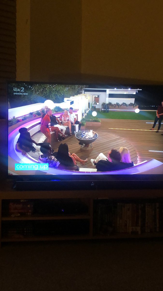 mikeyh1430's tweet photo. So #LoveIsland really messed up their ‘coming up’ shots.
We now know who’s picking who....👀 https://t.co/KHTTLHPHTO