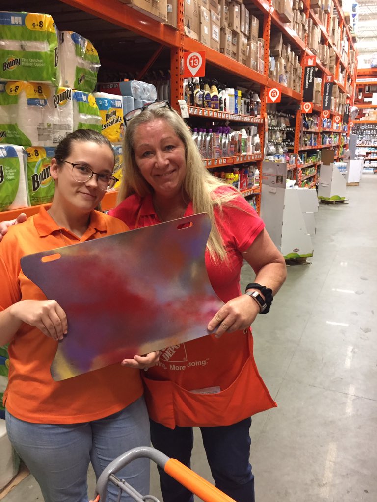CardelfeHunter's tweet photo. These two associates have come up with a phenomenal idea. Lynette from D28 and april from MET have created an add on to the home depot shopping carts to allow them to have a portable workstation. Let keep innovating 0957! https://t.co/rGRfRyyv3x