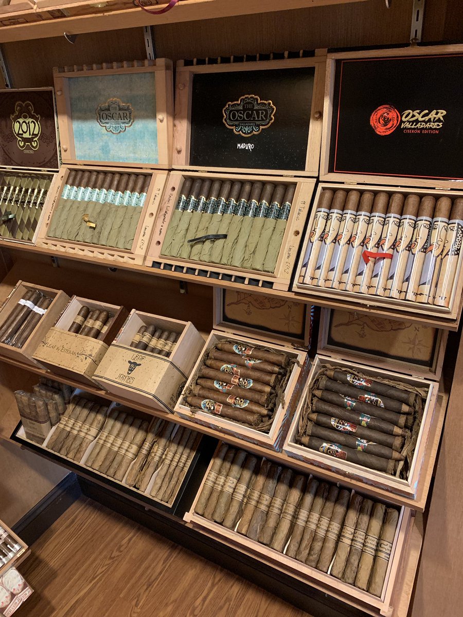 Cigarandlounge's tweet photo. #newarrivals @LeafByOscar #cigars get them now! https://t.co/Lf8ZgzY49K