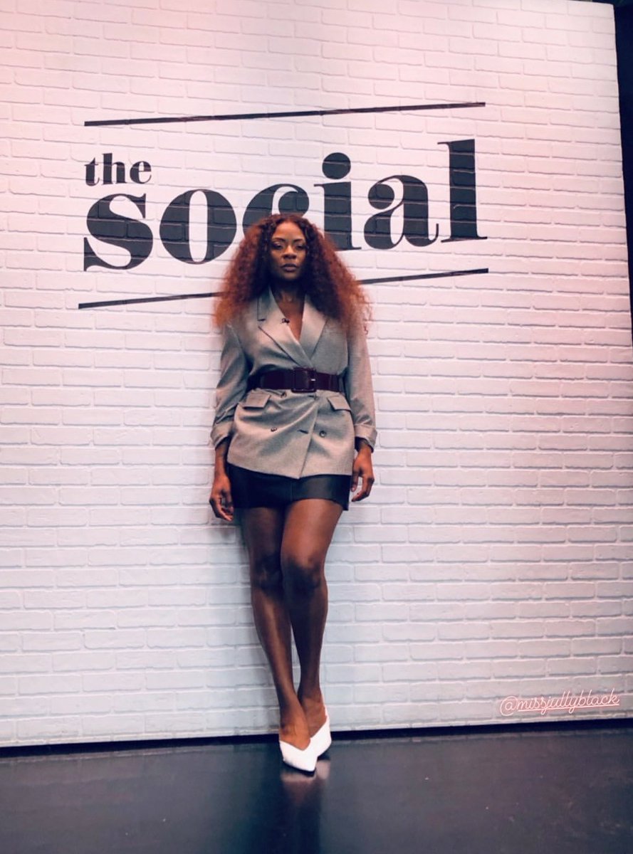 j_b_morrow's tweet image. Working with @JullyBlack for #UnplugToConnect was definitely a career highlight. She is a force! So inspiring 💪🤟📵