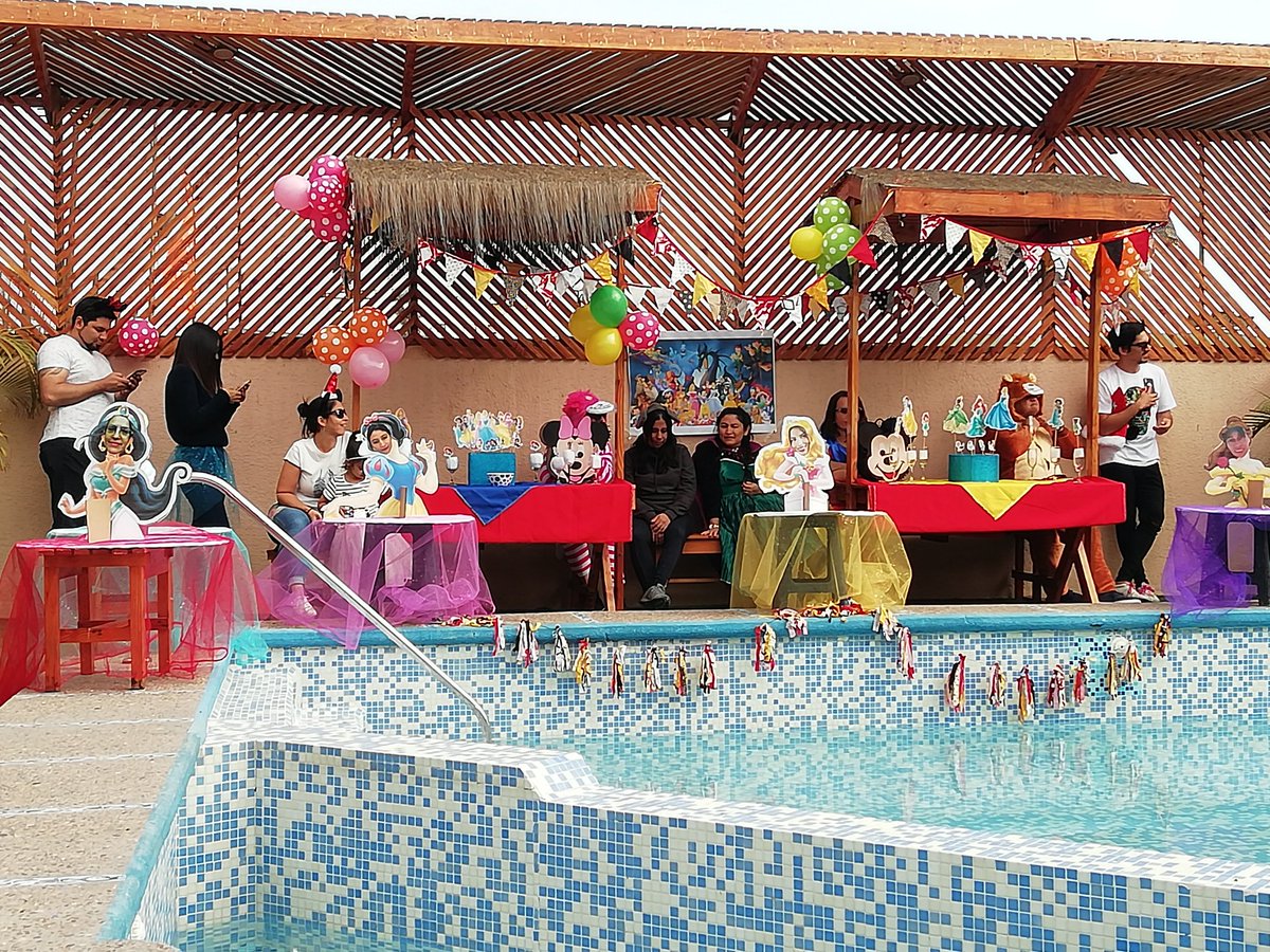 AntofagastaBBNN's tweet photo. En el marco del aniversario N° 88 de nuestro querido @MinisterioBBNN, hoy los funcionarios de la @AntofagastaBBNN celebraron con actividades recreativas y reconocimientos a funcionarios con 15 y 20 años de trayectoria🥇🎂🍰🎈🎁🎂🎊🎉 https://t.co/TqZfWpSg8O