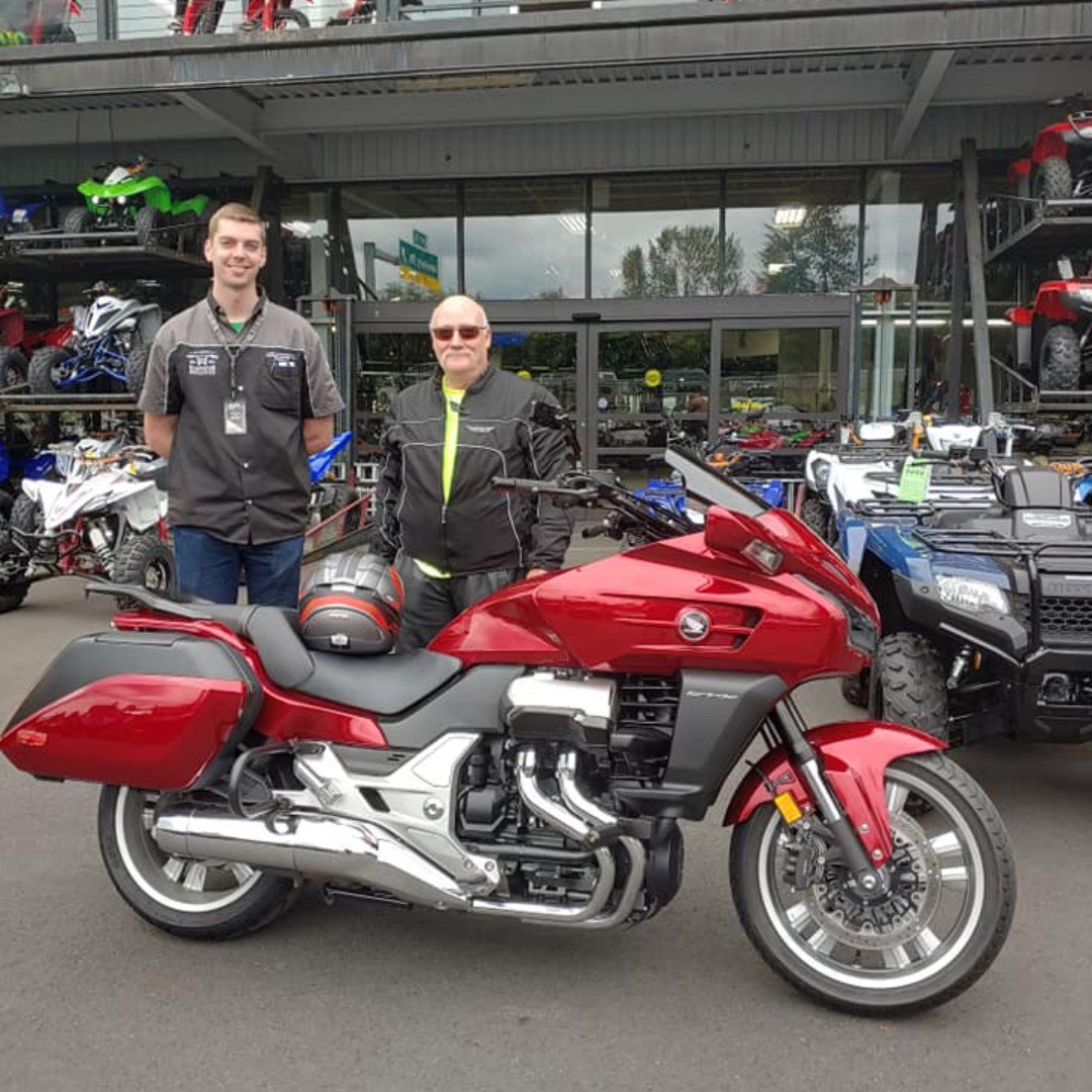 bmotorcycles's tweet photo. Gold Wings and #WeekendVibes. That's what the best Fridays are made of! 😁 #HappyCustomers #HondaGoldWing 📸: Matt Sinclair https://t.co/Ji5oZC5503