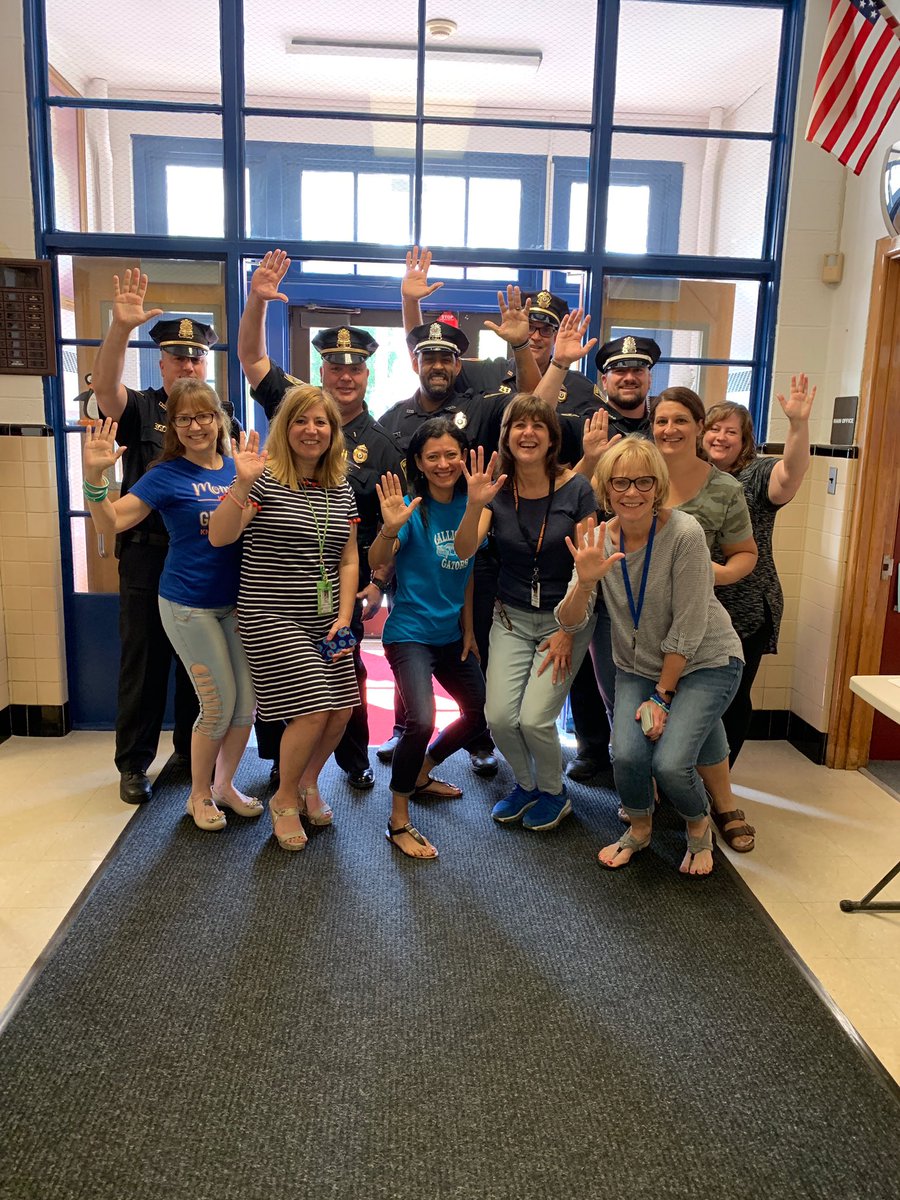 GalliganGators's tweet photo. Thank you to TPD @TauntonPolice for an awesome High Five Friday at Galligan this morning! So many smiles and high fives, of course! #TauntonsFinest #communtybuilding @Taunton_Schools https://t.co/PZRvEWbFiV