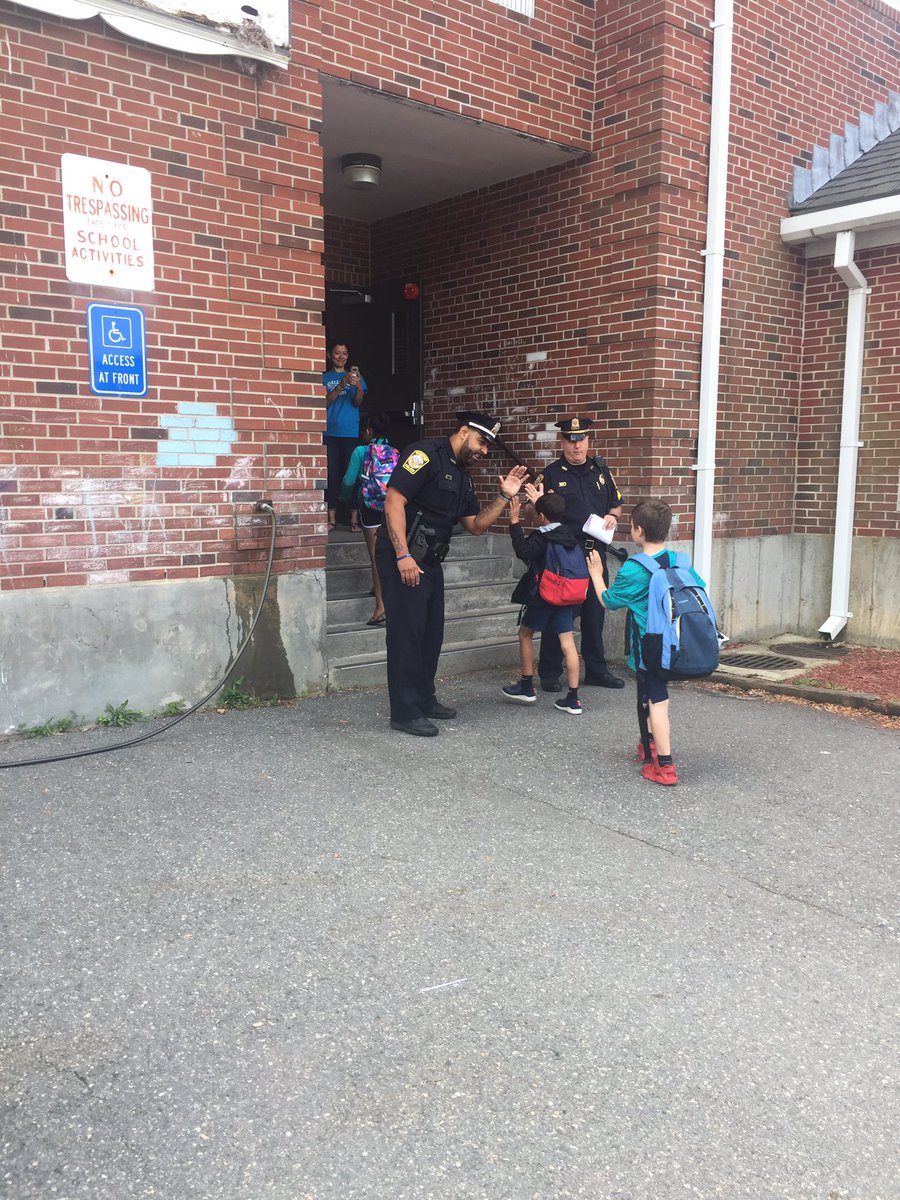 GalliganGators's tweet photo. Thank you to TPD @TauntonPolice for an awesome High Five Friday at Galligan this morning! So many smiles and high fives, of course! #TauntonsFinest #communtybuilding @Taunton_Schools https://t.co/PZRvEWbFiV