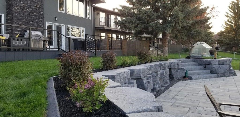 SiteOneCanada's tweet photo. The Rosetta Outcropping Wall is now available in the NEW Northern Charcoal colour! 👏 @barkmanconcrete + @BURNCOLandscape #barkman #barkmanconcrete #hardscaping #letshardscape #landscaping #landscapeseason #outcropping #naturalstone #concretewall #newcolour #northerncharcoal #yyc https://t.co/91XHSvrRSn