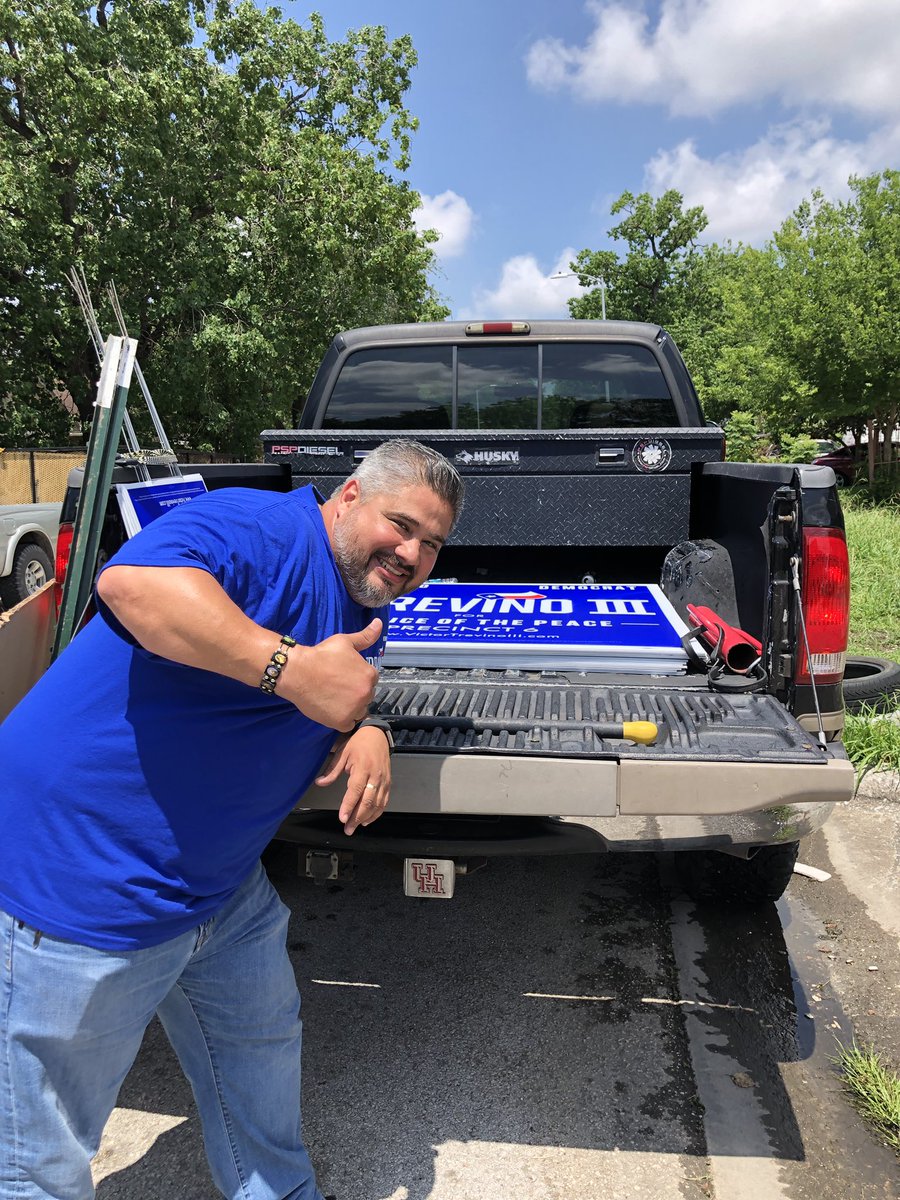 JudgeTrevinoIII's tweet image. My cousin Mari and I out putting up 4x4 signs all over Magnolia, had to stop into Magnolia’s Ice Cream to cool off.  #signcrew 😁🍦 

Vote Victor Treviño III for Justice of the Peace for Precinct 6 in March of 2020, “The People’s Judge, For The People’s Court.”  #vt4jp